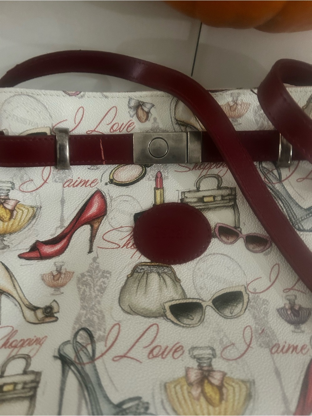 Preowned Fashion Escale Women's Cream Printed Crossbody Bag with Red Trim - Picture 4 of 11